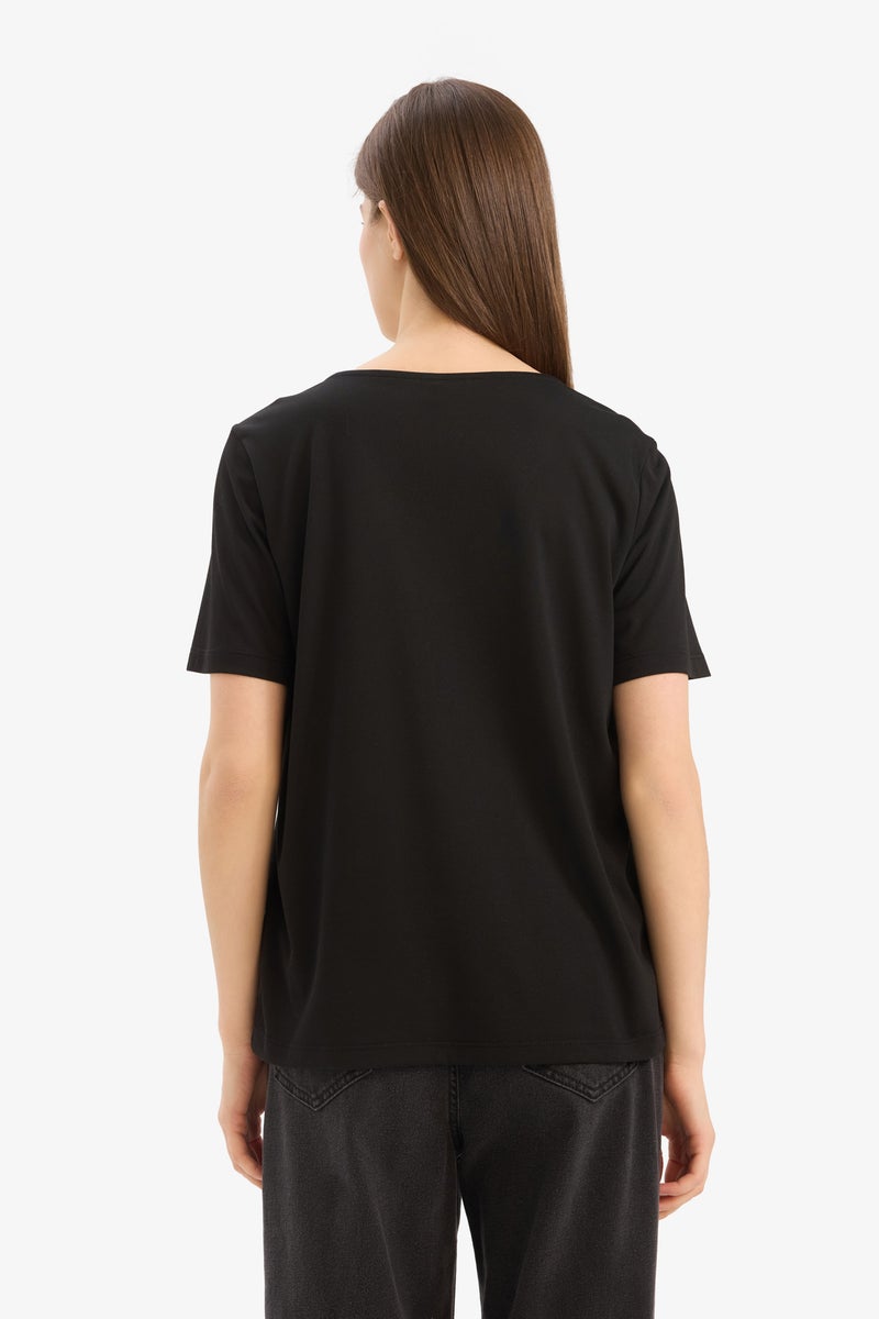 ديفاكتو تيشيرت سادة نص كم قصة عادية بياقة V - Image 5